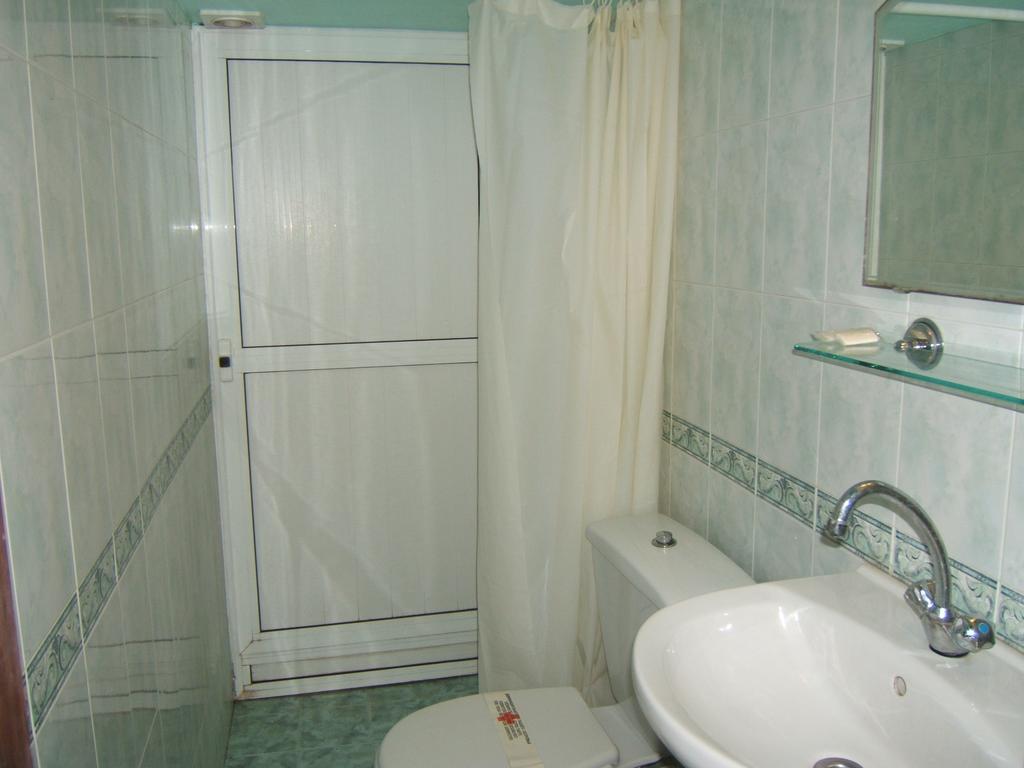 Regina'S Guesthouse Baltsjik Kamer foto