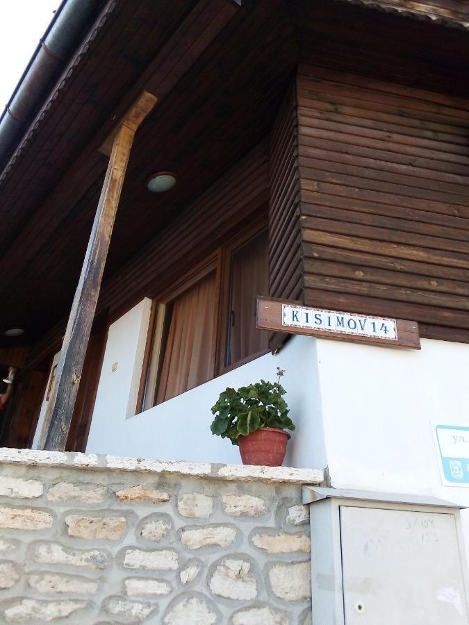 Regina'S Guesthouse Baltsjik Buitenkant foto